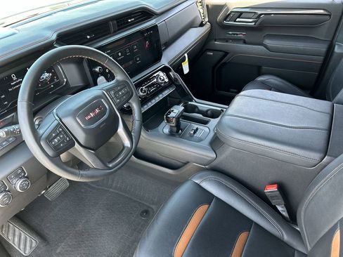 Used 2025 GMC Sierra 1500 AT4 w/ Technology Package AWD/4WD image 10