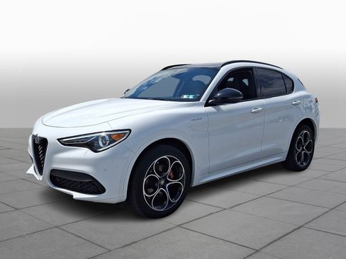 Used 2022 Alfa Romeo Stelvio Veloce image 4