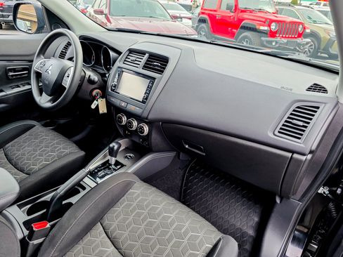 Used 2024 Mitsubishi Outlander Sport LE image 9