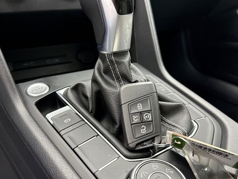 Used 2022 Volkswagen Taos SE w/ Driver Assistance Package image 23