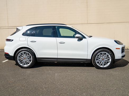 Certified 2026 Porsche Cayenne AWD/4WD image 8