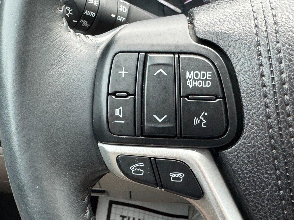 Used 2016 Toyota Highlander Limited AWD/4WD image 28
