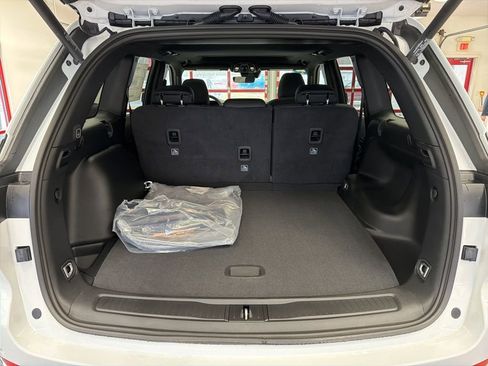 New 2025 Jeep Grand Cherokee Laredo X w/ Luxury Tech Group I image 25