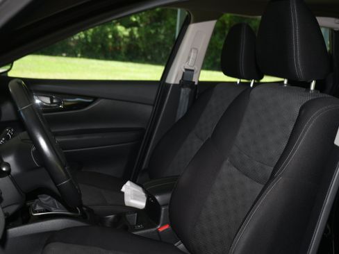 Used 2019 Nissan Rogue Sport SV w/ Technology Package FWD image 9