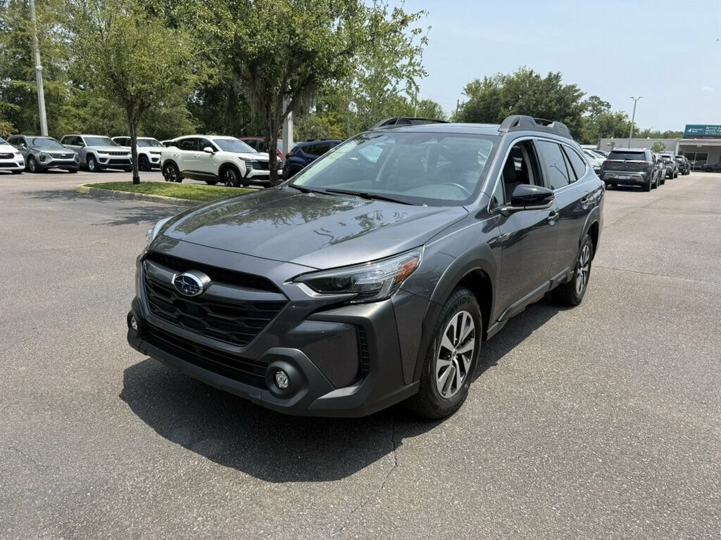Used 2025 Subaru Outback Premium AWD/4WD image 1