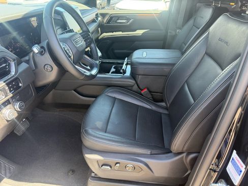 Used 2025 GMC Yukon XL Denali AWD/4WD image 11