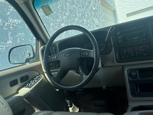 Used 2003 Chevrolet Suburban LS w/ LS Preferred Equipment Group AWD/4WD image 13