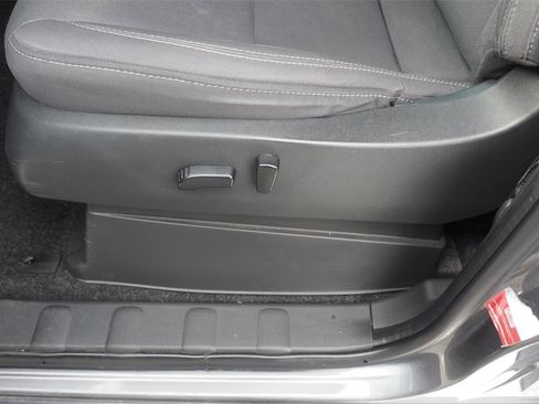 Used 2022 Nissan Frontier SV image 16