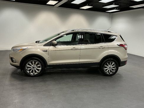 Used 2017 Ford Escape Titanium image 3