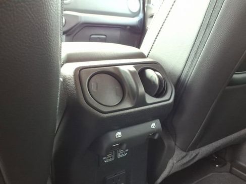 Used 2023 Jeep Wrangler Unlimited Sahara w/ Cold Weather Group AWD/4WD image 18