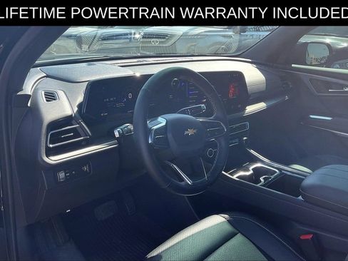 Used 2025 Chevrolet Traverse LT w/ Sun and Wheel Package FWD image 12