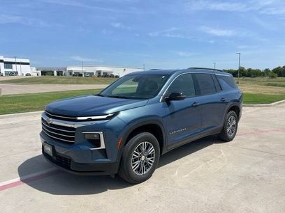 Used 2025 Chevrolet Traverse LT