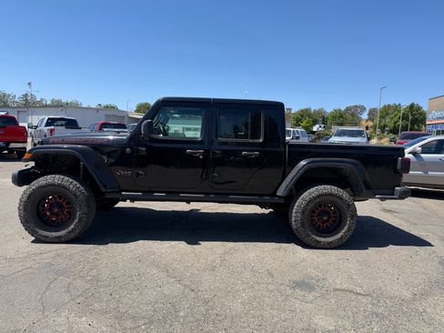 Used 2022 Jeep Gladiator Rubicon w/ Cold Weather Group AWD/4WD image 2