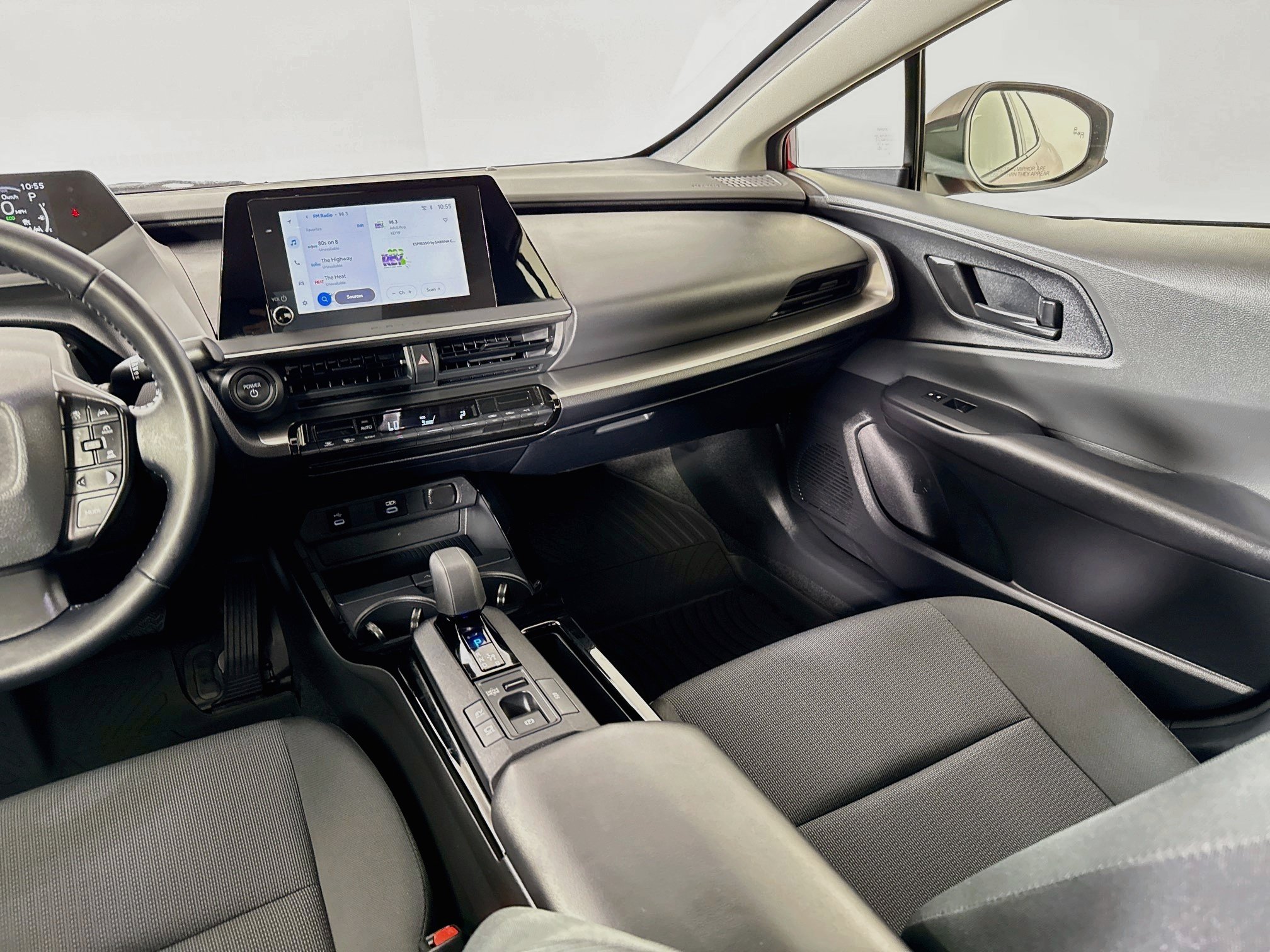 Certified 2025 Toyota Prius LE FWD image 23