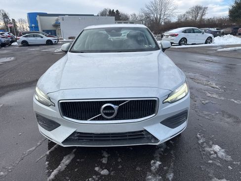 Used 2020 Volvo S60 T5 Momentum image 2