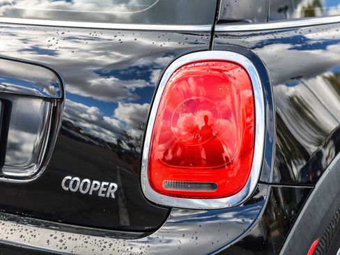 Used 2017 MINI Cooper 2-Door Hardtop image 19