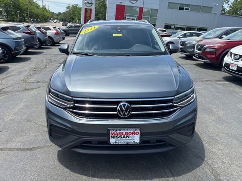 Used 2024 Volkswagen Tiguan SE AWD/4WD image 2