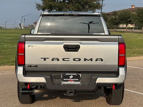 Used 2025 Toyota Tacoma TRD Off-Road image 6