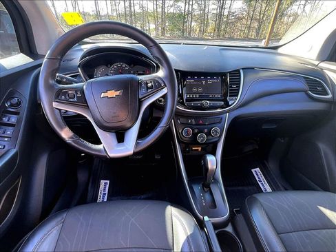 Certified 2022 Chevrolet Trax LT w/ LT Convenience Package image 8