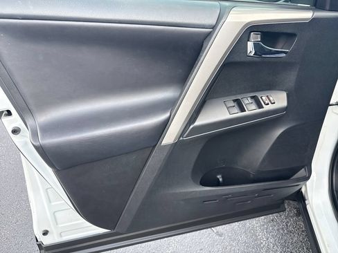 Used 2018 Toyota RAV4 XLE FWD image 22