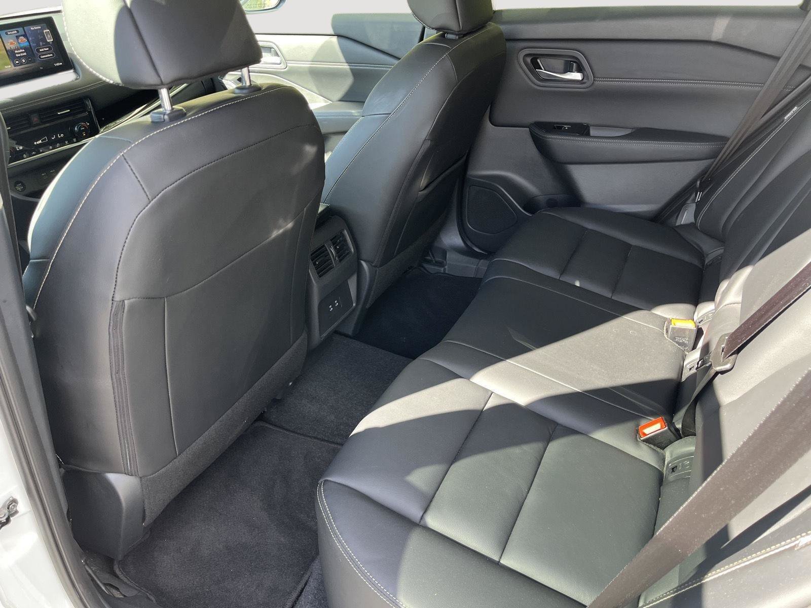 Used 2025 Nissan Rogue SL AWD/4WD image 14