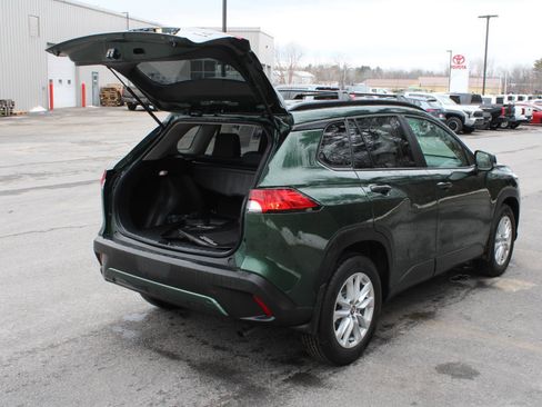 Used 2023 Toyota Corolla Cross LE image 7