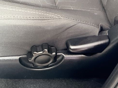 Used 2017 Toyota Tacoma TRD Sport image 15