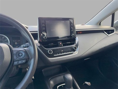 Used 2020 Toyota Corolla LE image 15