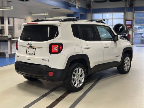 Used 2018 Jeep Renegade Latitude image 4