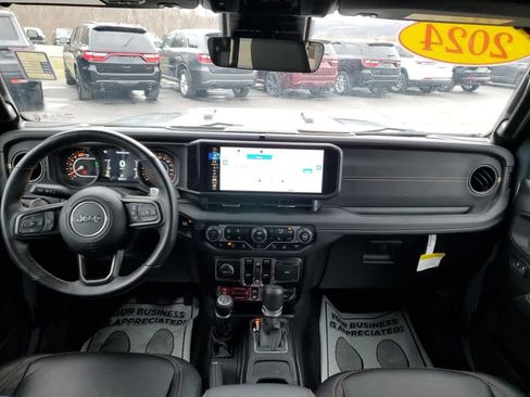 Used 2024 Jeep Wrangler Unlimited Rubicon 392 image 17