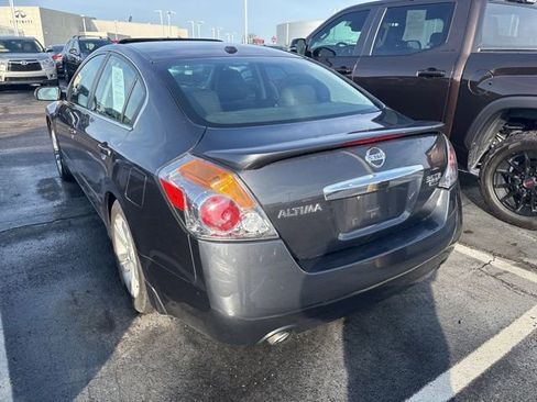 Used 2011 Nissan Altima 3.5 SR w/ 3.5SR Premium Pkg image 4
