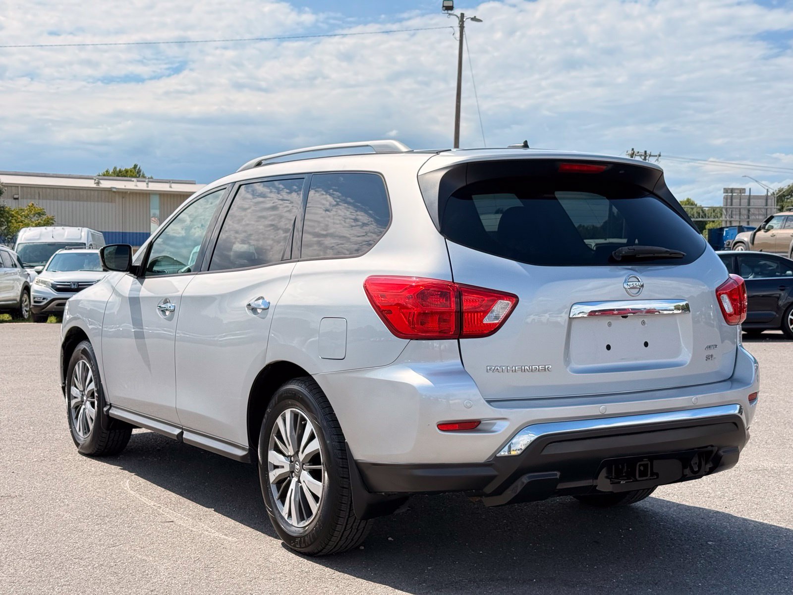 Used 2017 Nissan Pathfinder SL w/ SL Premium Package AWD/4WD image 10