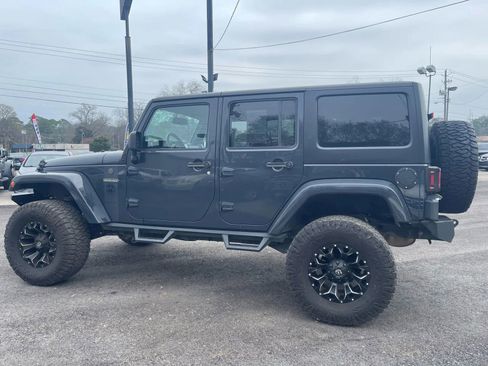 Used 2016 Jeep Wrangler Unlimited Sport image 3