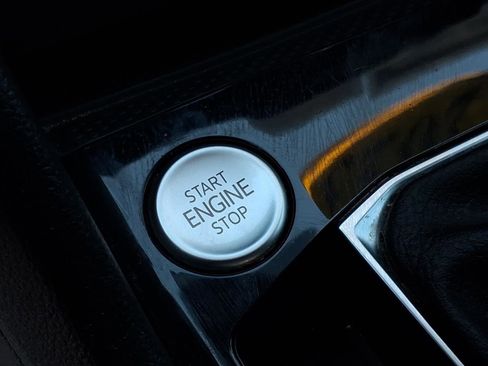 Used 2023 Volkswagen Taos SE w/ Panoramic Sunroof Package image 25