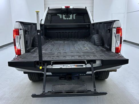 Used 2018 Ford F350 Lariat w/ Chrome Package image 21