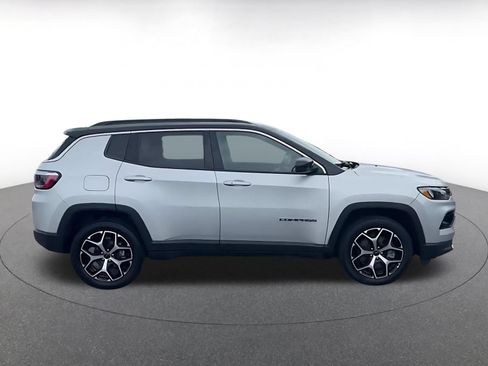 Used 2025 Jeep Compass Limited AWD/4WD image 16