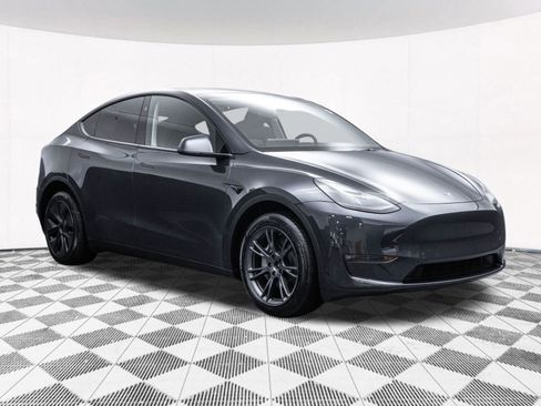 Used 2024 Tesla Model Y Long Range image 14
