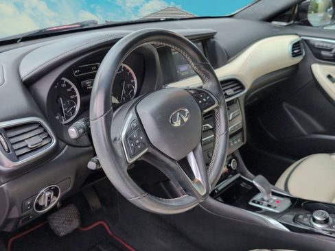 Used 2018 INFINITI QX30 Premium w/ Technology Package image 6