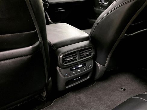 Used 2024 Honda Pilot Touring image 28