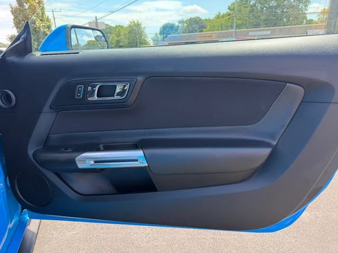 Used 2017 Ford Mustang GT RWD image 15