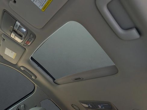 Used 2024 Kia Telluride EX w/ EX Captain's Chair Package image 19