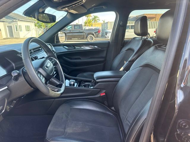 Used 2023 Jeep Grand Cherokee L Laredo RWD image 8