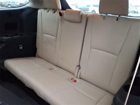 Used 2023 Toyota Highlander Limited image 9