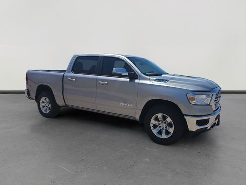Used 2024 RAM 1500 Laramie AWD/4WD image 7