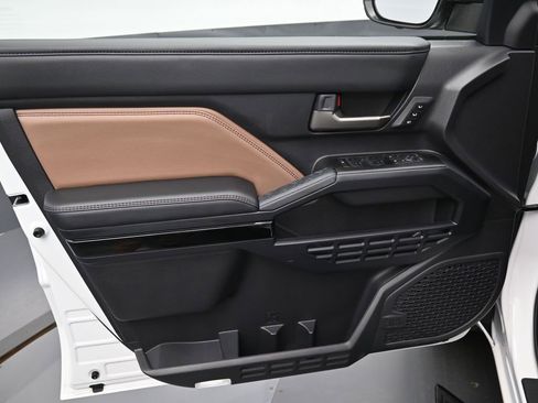 Used 2025 Toyota 4Runner Limited image 13