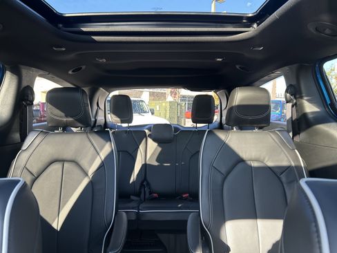 New 2026 Chrysler Pacifica Limited w/ S Appearance Package image 16