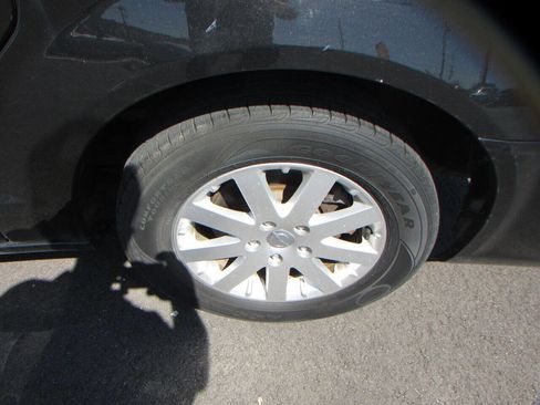 Used 2015 Chrysler Town & Country Touring image 36