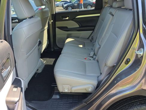 Used 2018 Toyota Highlander XLE w/ Protection Package #3 AWD/4WD image 11