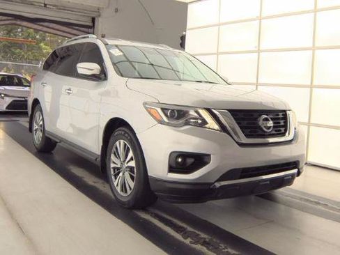 Used 2020 Nissan Pathfinder SV FWD image 3