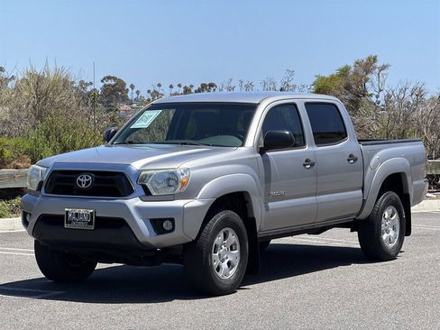 Used 2014 Toyota Tacoma PreRunner w/ SR5 Package RWD image 2